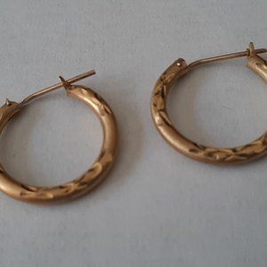 14 kt gold hoops
